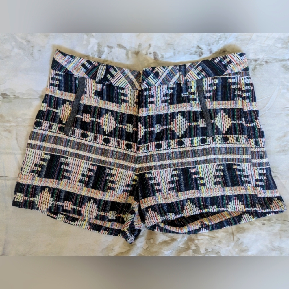 Kenneth Cole Reaction Aztec-esque print twill shorts size 6